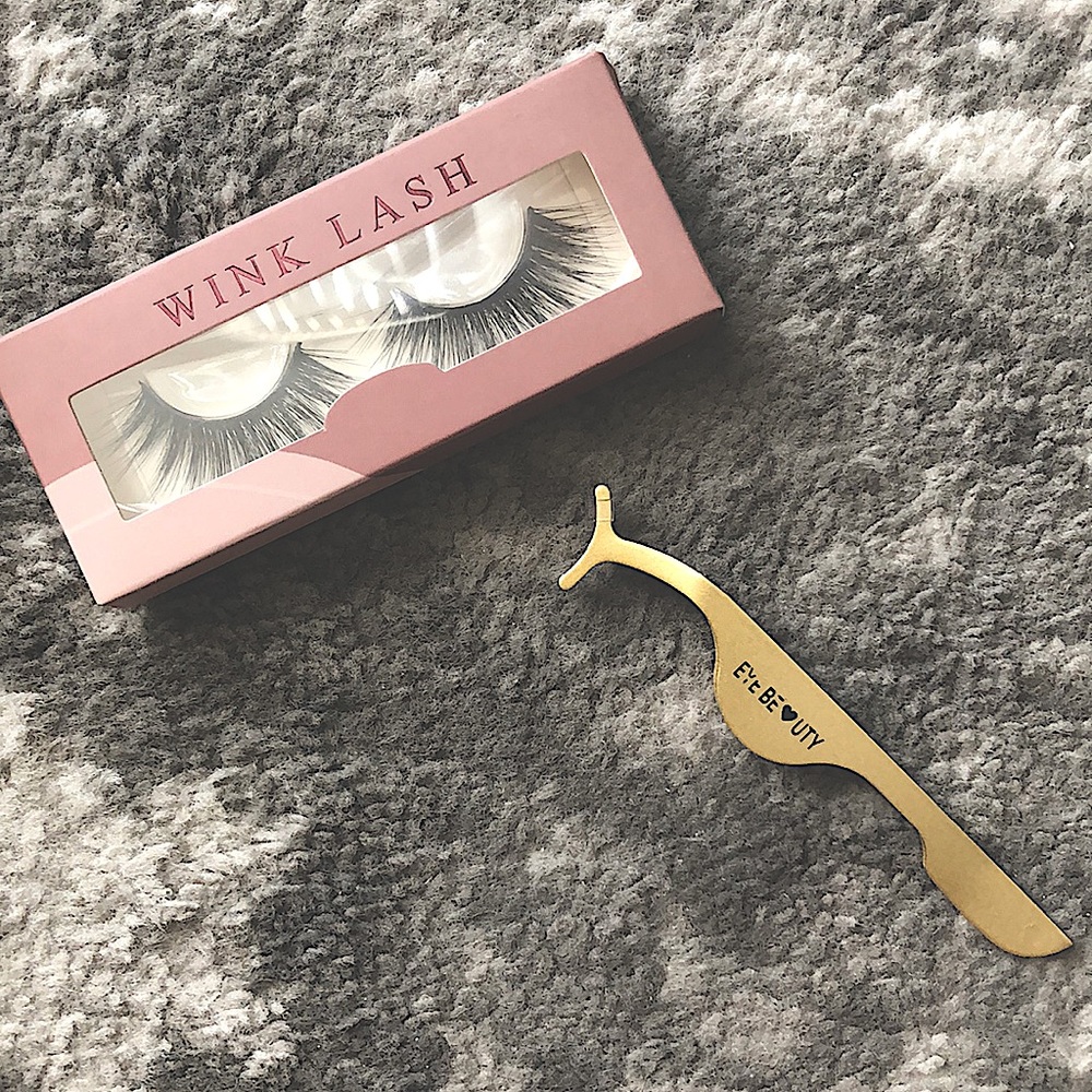 Wink Lash with eyelash applicator